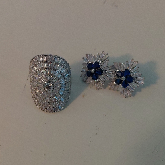 Avon Silver and Blue Ring Set - Picture 1 of 3